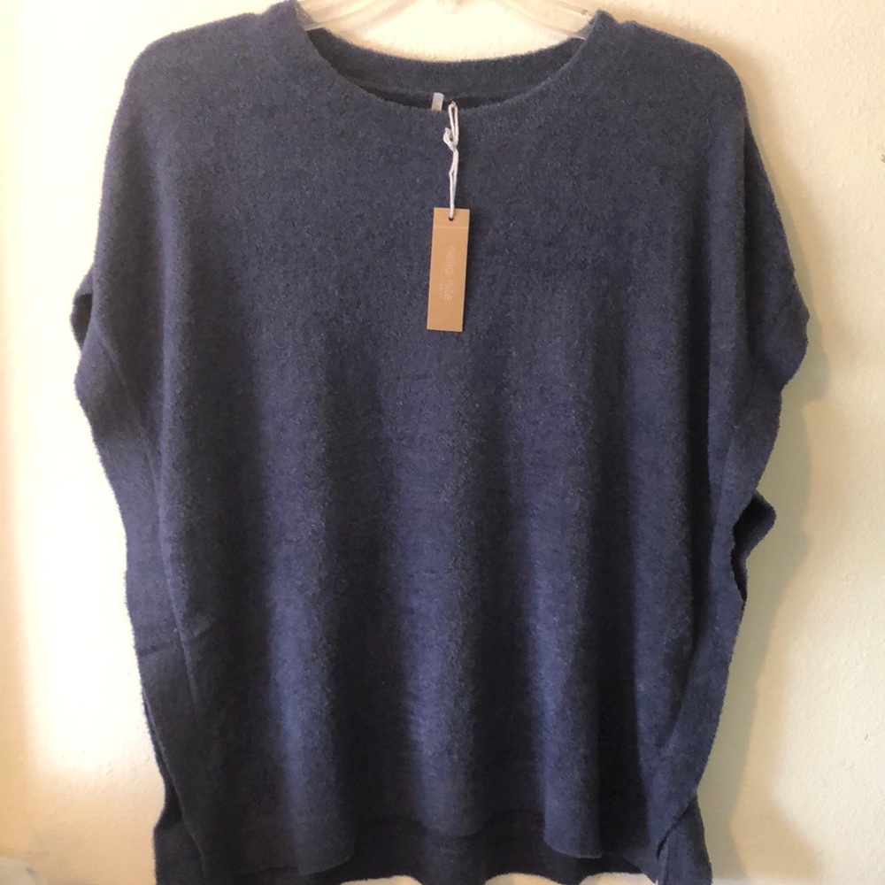 Hello Nite Los Angeles Loungewear poncho style sweater size Large . New !